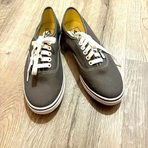 Vans Lo Pro Sneaker men size 6.0 women 7.5